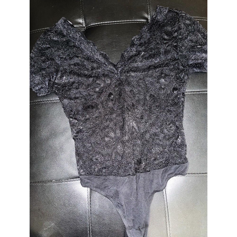 Short sleeve lace body suit